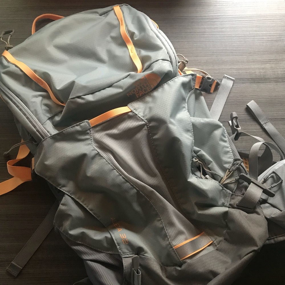 NWOT NORTH FACE ALEIA 32 BACK PACK G+O